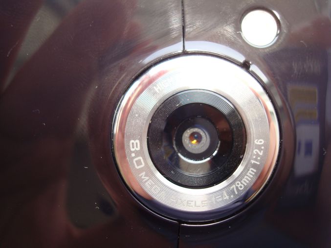 8Мп камера со светодиодной вспышкой Samsung i8910